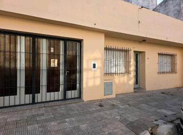 Casa · 111m² · 2 Dormitorios · 1 Cochera · Vendo Casa Céntrica en Concepción del Uruguay, Entre Ríos