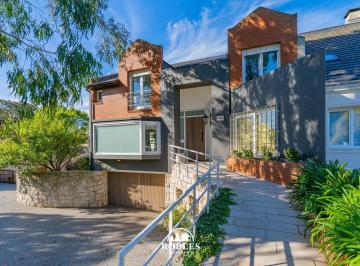 Casa · 512m² · 5 Ambientes · Importante Residencia Estilo Moderno