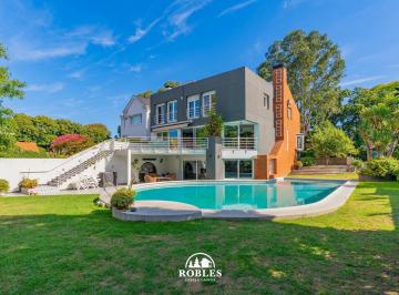 Casa · 512m² · 5 Ambientes · Importante Residencia Estilo Moderno