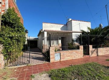 Casa · 156m² · 5 Ambientes · 1 Cochera · Casa en Juramento