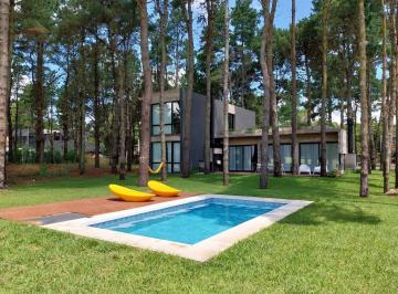 Casa · 200m² · 5 Ambientes · 1 Cochera · Casa en Venta 5 Ambientes Pinamar Golf