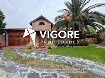 Casa de 3 ambientes, Esteban Echeverría · Chalet de 3 Ambientes 1.242 m² en Venta con Cochera en Luis Guillón