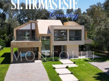 Casa · 372m² · 7 Ambientes · 2 Cocheras · Casa en Venta en Saint Thomas Este, Canning
