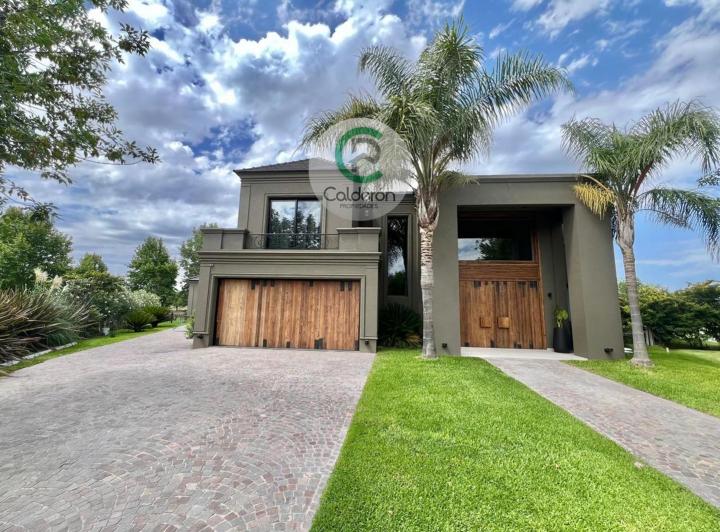 Casa · 600m² · 7 Ambientes · 2 Cocheras
