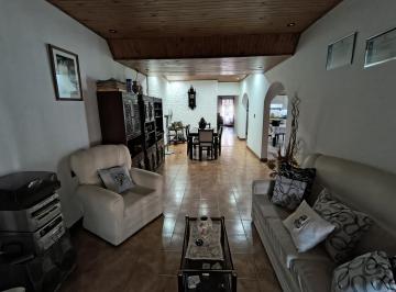 PH · 260m² · 5 Ambientes · 1 Cochera · PH - 2 Dorm., Cochera y Patio con Quincho y Parrilla