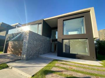 Casa · 590m² · 8 Ambientes · 1 Cochera · Casa en Venta en El Yacht, Nordelta, Tigre