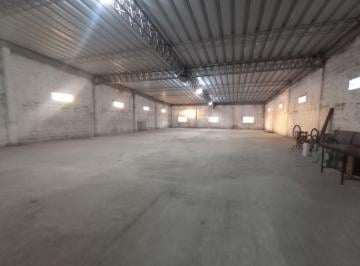 Bodega-Galpón · 450m² · 2 Ambientes · Local y Deposito en Alquiler