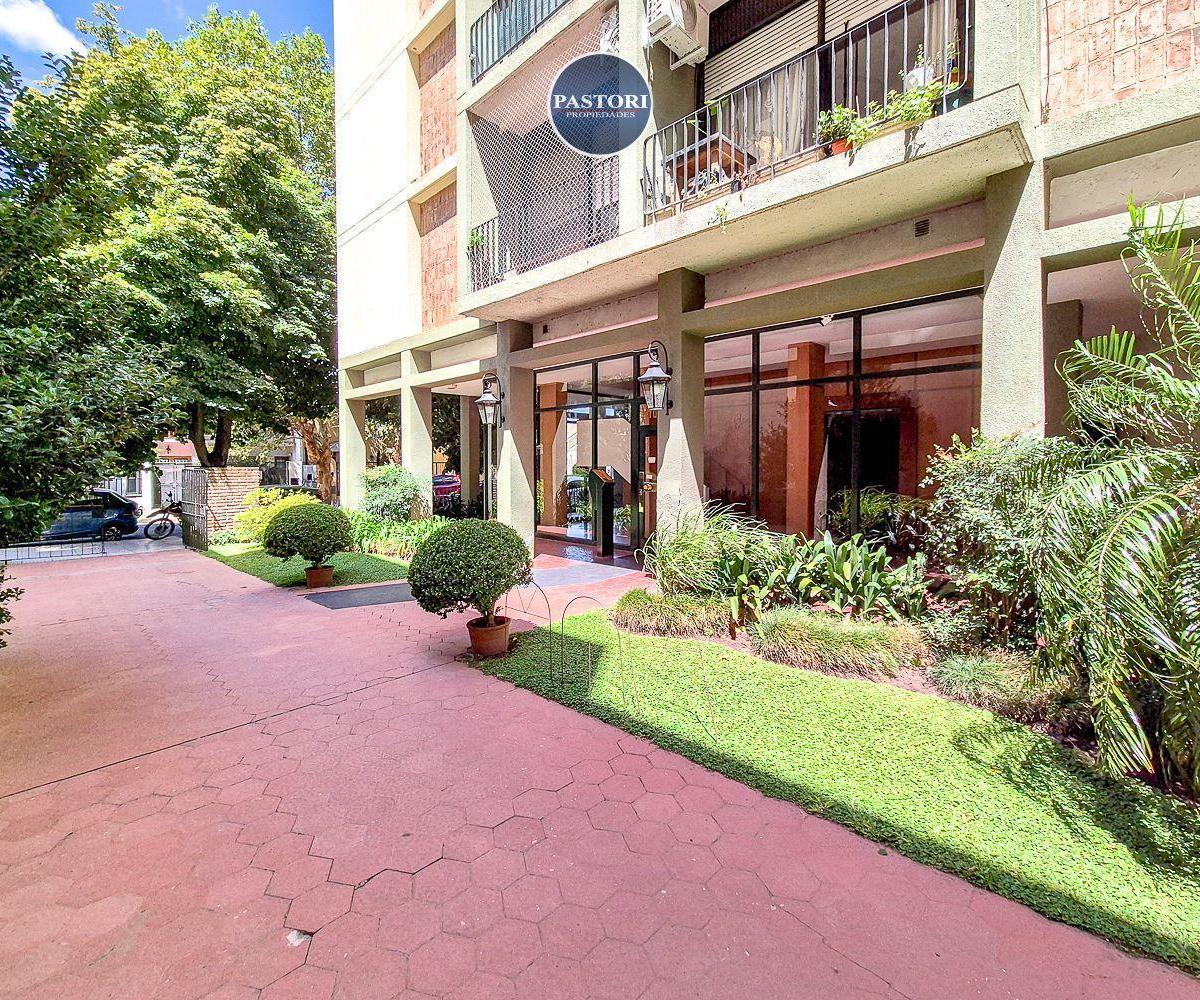Juan Jose Paso 56. Entre Avenida Santa Fe y Albarellos