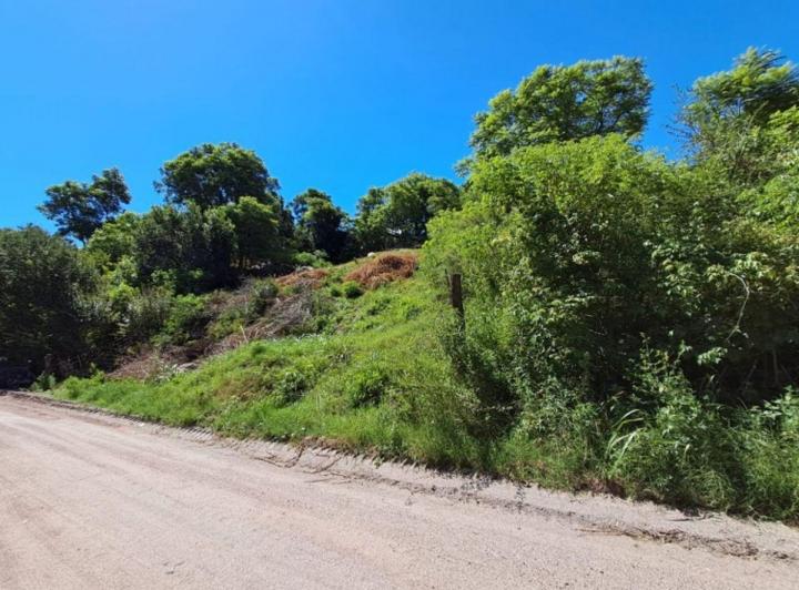 Terreno · 842m²