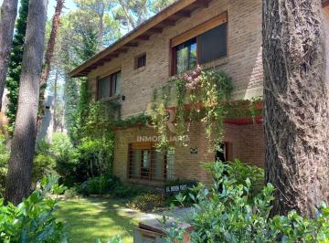Casa · 157m² · 6 Ambientes · 1 Cochera · Casa en Venta de 6 Ambientes Barrio Lasalle