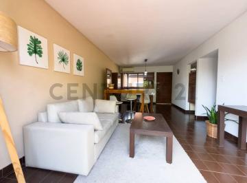 PH · 69m² · 3 Ambientes · Venta de Departamento de 2 Dorm. en La Plata