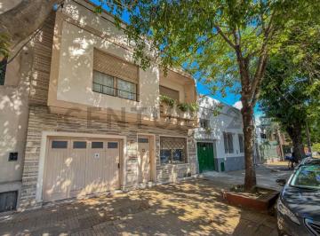 Casa · 155m² · 6 Ambientes · 1 Cochera · Casa en Venta en Barrio Norte | 4 Dorm. | Patio Amplio | Apta Banco