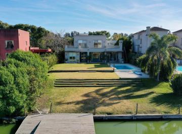 Casa · 285m² · 3 Dormitorios · Casa Al Lago en Venta en Santa Barbara!