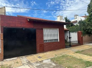 Casa · 117m² · 4 Ambientes · 1 Cochera · Impecable Casa 4 Ambientes con Pileta en Palomar en Venta