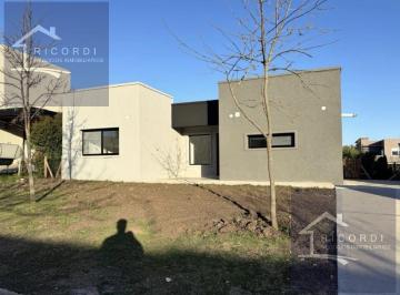 Casa · 107m² · 4 Ambientes · Casa en Venta en Barrio Privado Santa Sofía, Pilar del Este
