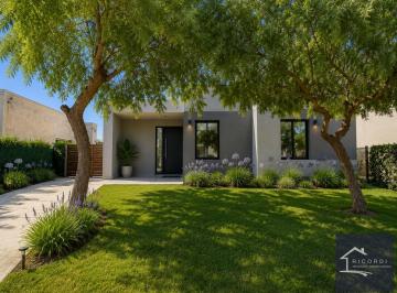 Editado con IA · Casa en Venta en Santa Emilia, Pilar del Este.