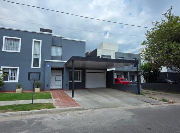 Casa de 4 ambientes, Córdoba · Hermosa Casa 4 Dorm. en B°jardines del Olmo