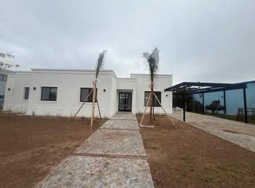 Casa · 180m² · 5 Ambientes · 2 Cocheras · Casa a Estrenar a La Laguna