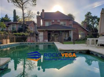 Casa · 218m² · 5 Ambientes · 1 Cochera · Casa en Venta en El Casco de Moreno