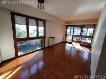 Departamento · 42m² · 2 Ambientes · 2 Ambientes en Barrio Chauvin - a La Calle con Balcón Saliente