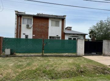 Casa · 174m² · 6 Ambientes · 1 Cochera · Casa en Roldán