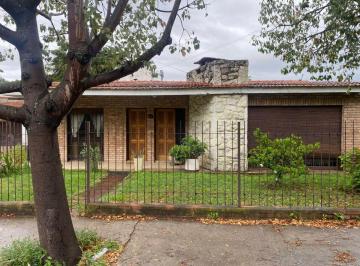 Casa de 6 ambientes, Villa Carlos Paz · Chalet Santa Rita 4 Dorm. + Departamento Al Fondo