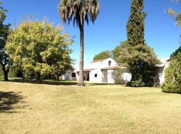 Casa · 312m² · 5 Dormitorios · Casona Historica, a 800 m de Las Playas. Solo Para Exigentes! San Jose. Entre Rios.