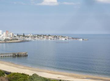 Foto1 · Apartamento de 3 Dorm. en Venta Frente a Playa Mansa, Coral Tower