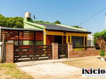 Casa de 3 ambientes, Mar de Ajó · Dos Viviendas en Lote Propio - C1060