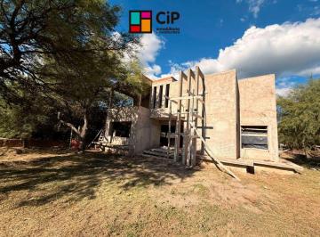 Casa de 5 ambientes, Carpintería · Casa Amplia a Terminar en Carpintería
