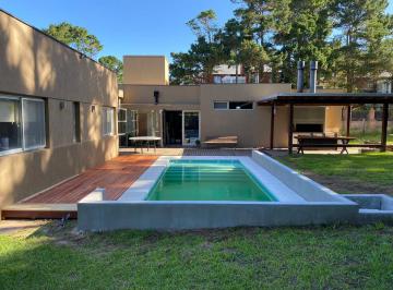 Casa · 200m² · 4 Ambientes · 1 Cochera · Casa en Venta 4 Ambientes Pinamar Alamos