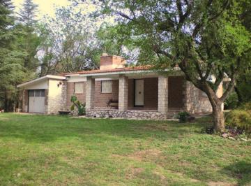 Casa · 2968m² · 3 Ambientes · 1 Cochera · Casa en Venta - Agua de Oro - Bo. Los Tres Condores
