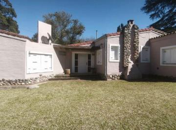 Casa de 9 ambientes, Unquillo · Casa en Venta