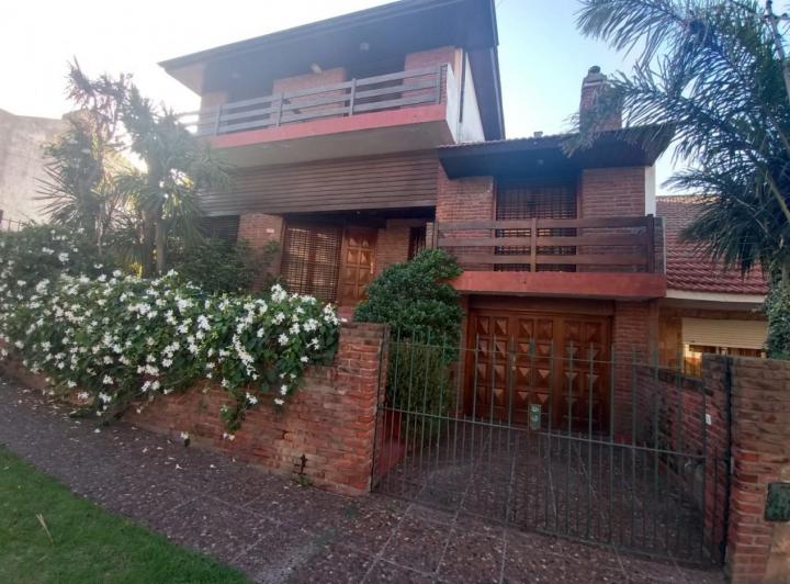 Casa · 330m² · 5 Ambientes
