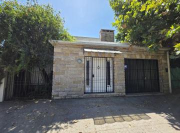 Casa · 180m² · 4 Ambientes · 1 Cochera · Venta Casa en Morón 4 Amb Cochera Patio y Terraza