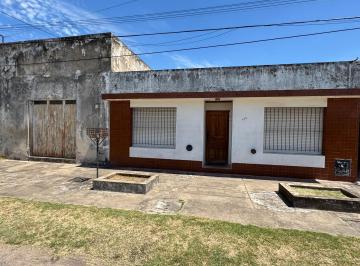 Casa · 120m² · 3 Ambientes · 2 Cocheras · Casa en Jáuregui Apta Crédito