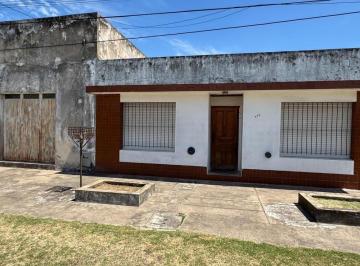 Casa · 120m² · 3 Ambientes · 2 Cocheras · Casa en Jáuregui Apta Crédito