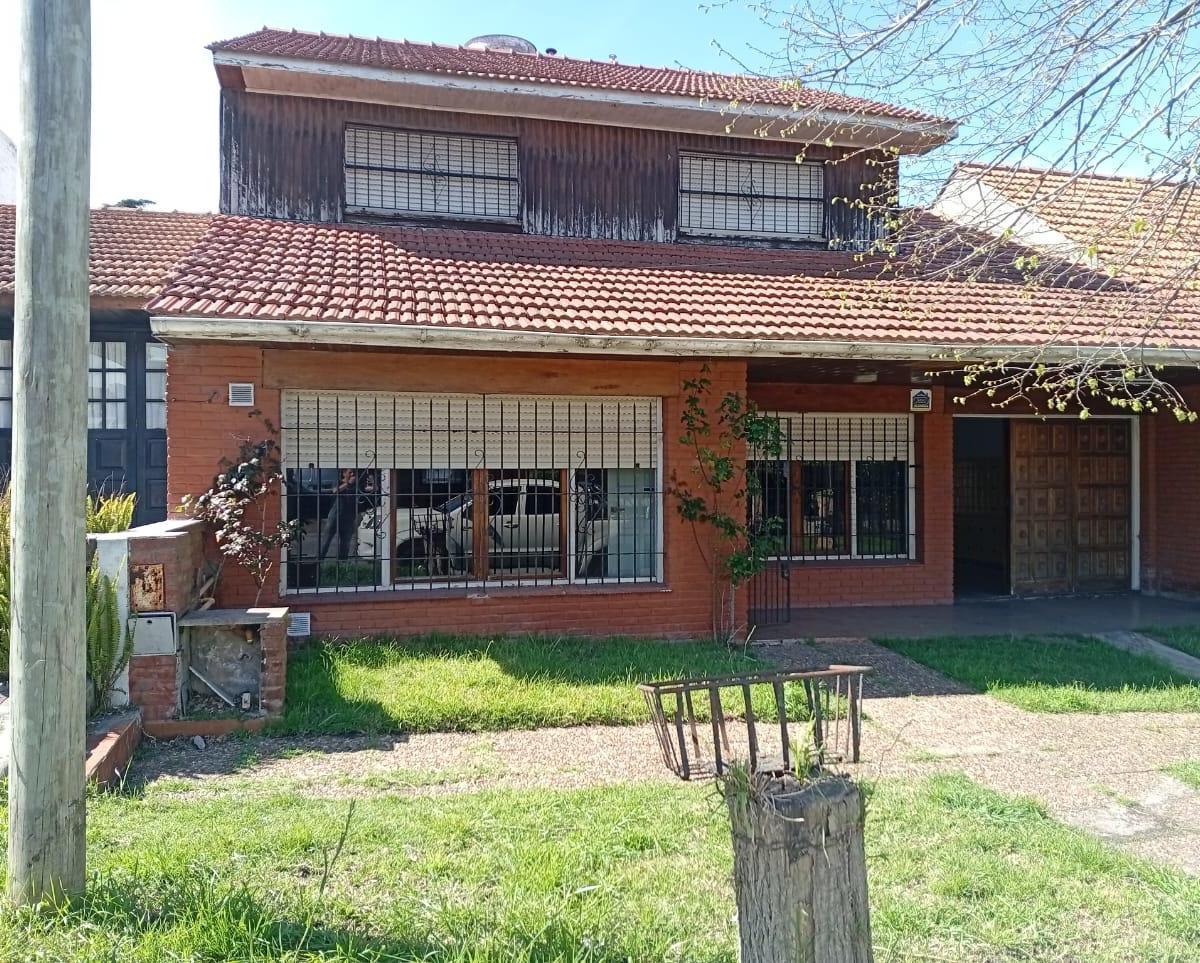 Chalet 4 dorm, 216m² en San Carlos con jardín y garage