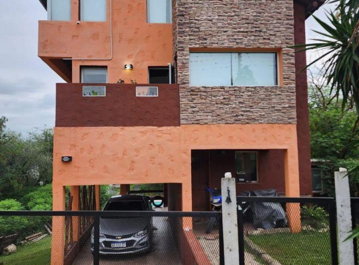 Casa · 140m² · 8 Ambientes