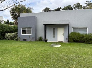 Casa · 140m² · 3 Ambientes · 2 Cocheras · Casa en Venta en Una Planta en Barrio Maschwitz Privado