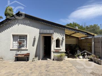 Casa · 70m² · 3 Ambientes · 5 Cocheras · Venta Casa Quinta 3 Ambientes en Udaondo Ituzaingo Vivienda Permanente
