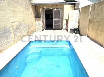 Departamento · 81m² · 4 Ambientes · 1 Cochera · PH con Patio y Piscina en Zona Tranquila - Venado Tuerto