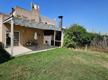 Casa · 5 Ambientes · 1 Cochera · Casa de 5 Ambientes en Venta en Villa Parque Sicardi