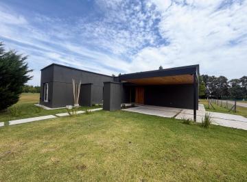 Casa · 1000m² · 4 Ambientes · 4 Cocheras · Casa en Venta a Estrenar Galería Parque Pileta 4 Ambientes Cardales