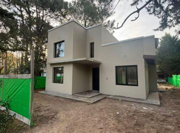 Casa · 100m² · 3 Ambientes · 1 Cochera · Casa a Estrenar