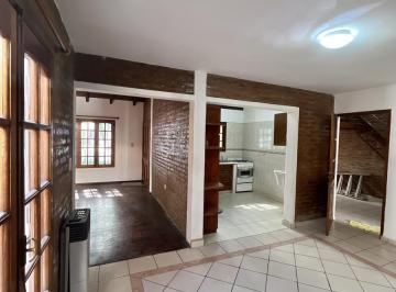Casa · 390m² · 5 Ambientes · 1 Cochera · Casa Tres Dorm. con Pileta
