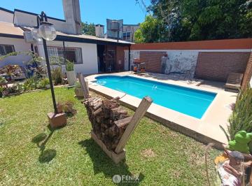 Casa · 294m² · 3 Ambientes · 1 Cochera · Casa con Pileta y Quincho - 2 Dorm. - Av Jauretche y Av 200 (Cf1348)