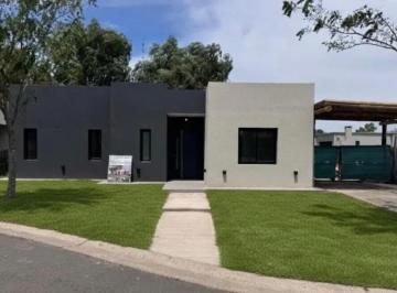 Casa · 170m² · 5 Ambientes · 2 Cocheras · Casa a Estrenar en Santa Emilia