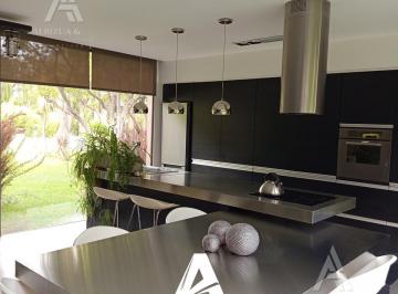 Casa · 193m² · 4 Ambientes · Casa en Venta en B° Sauces del Limay - 3 Dorm. - Neuquén Capital