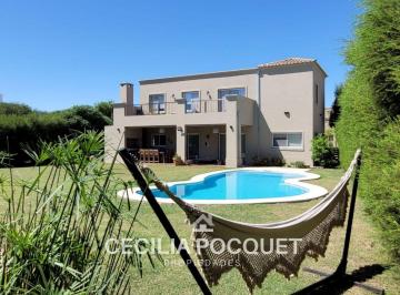 Casa · 230m² · 5 Ambientes · 2 Cocheras · Casa en Venta Don Joaquín Canning